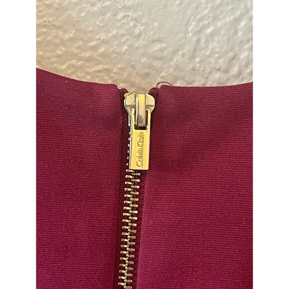 Women's Calvin Klein Red Sleeveless Lined Sheath Dress Gold Zipper Size 2 - Picture 2 of 5